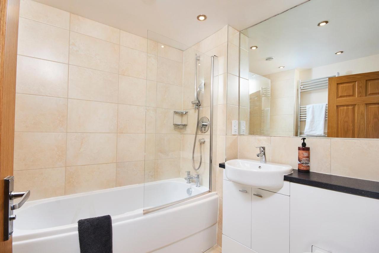 Striking Monroe Suite! Bath Extérieur photo